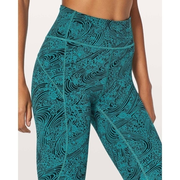 Lululemon In Movement Crop Everlux 19" in Kitakami Spirit Green Black 2 - Picture 7 of 9